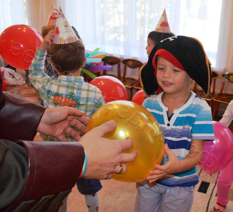 шарик в подарок ребенку
